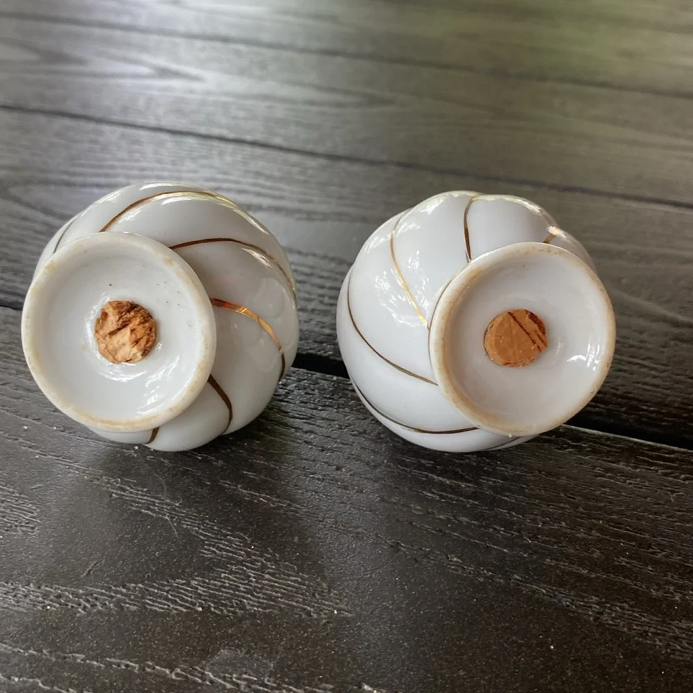 🧂Vintage Salt & Pepper Shakers 🧂 - Picture 6 of 7
